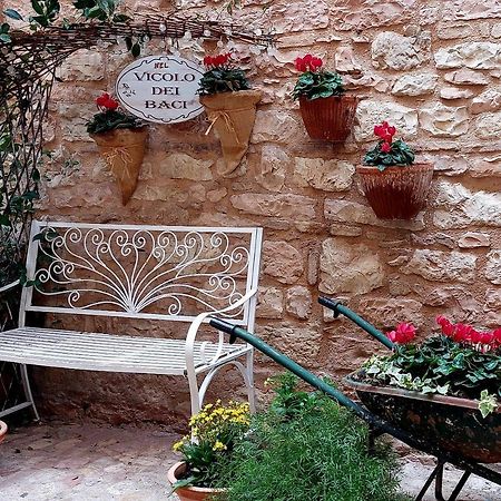 Nel Vicolo Dei Baci - Casa Vacanze Al Bacio Спелло Экстерьер фото
