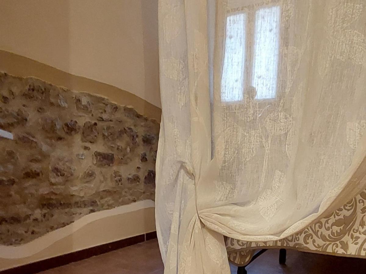 Nel Vicolo Dei Baci - Casa Vacanze Al Bacio Спелло Экстерьер фото