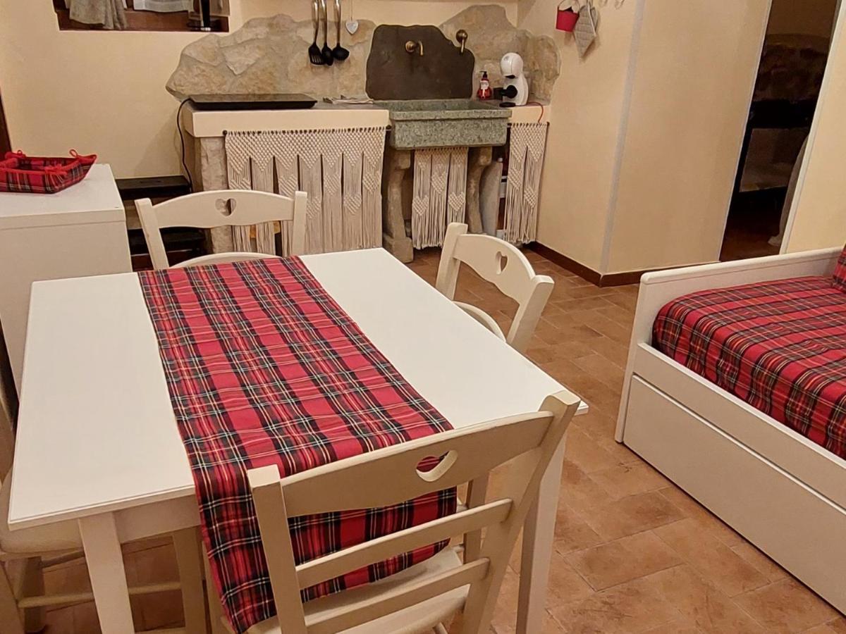 Nel Vicolo Dei Baci - Casa Vacanze Al Bacio Спелло Экстерьер фото